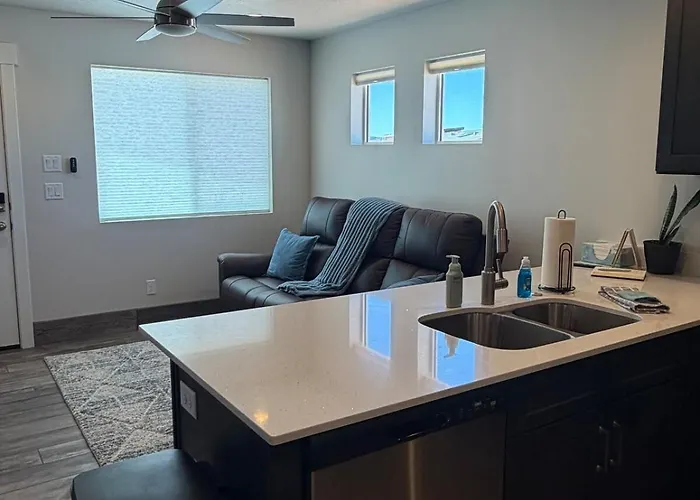 Desert View Apartment *